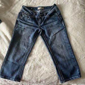 Capri’s w/cute embellishments on the back pockets!